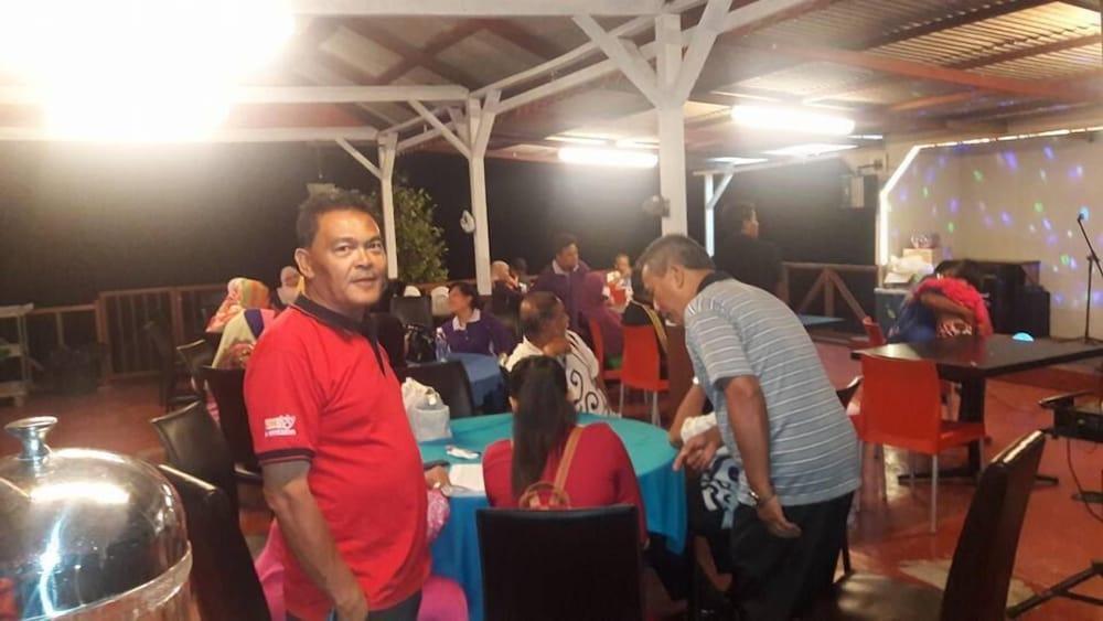 Marina Bay Resort & Restaurant Kampung Genting Buitenkant foto