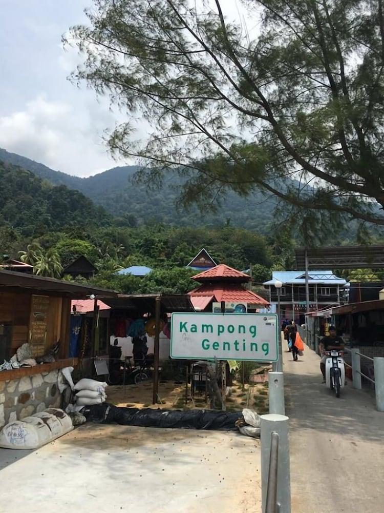 Marina Bay Resort & Restaurant Kampung Genting Buitenkant foto