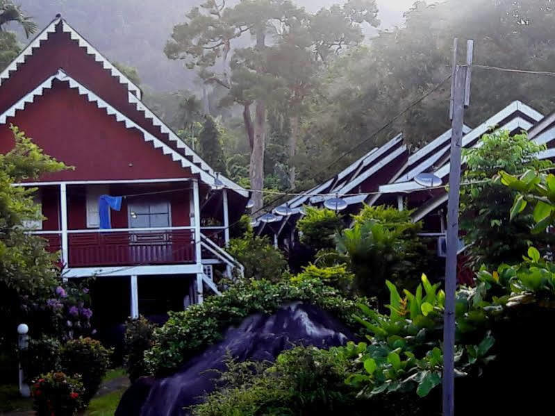 Marina Bay Resort & Restaurant Kampung Genting Buitenkant foto