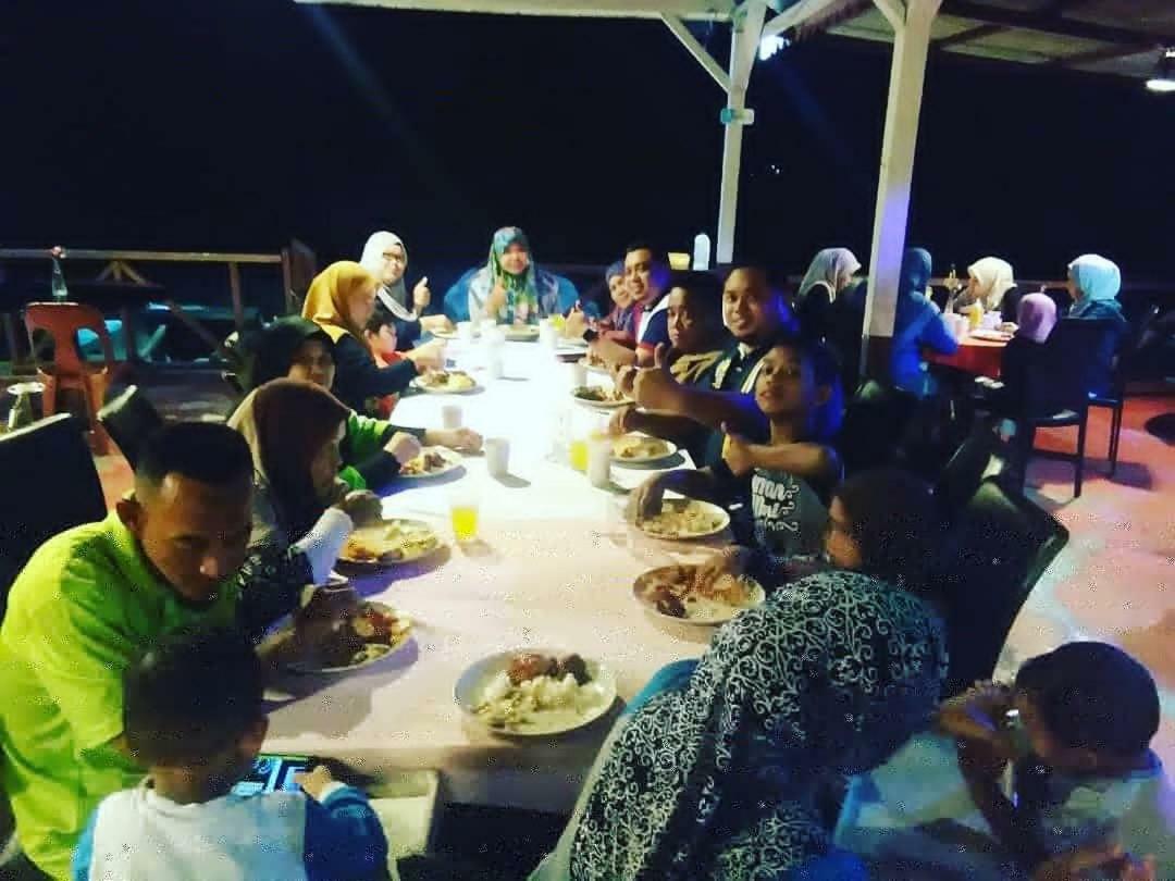 Marina Bay Resort & Restaurant Kampung Genting Buitenkant foto